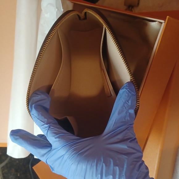 Louis Vuitton cosmetic bag - Picture 4 of 10